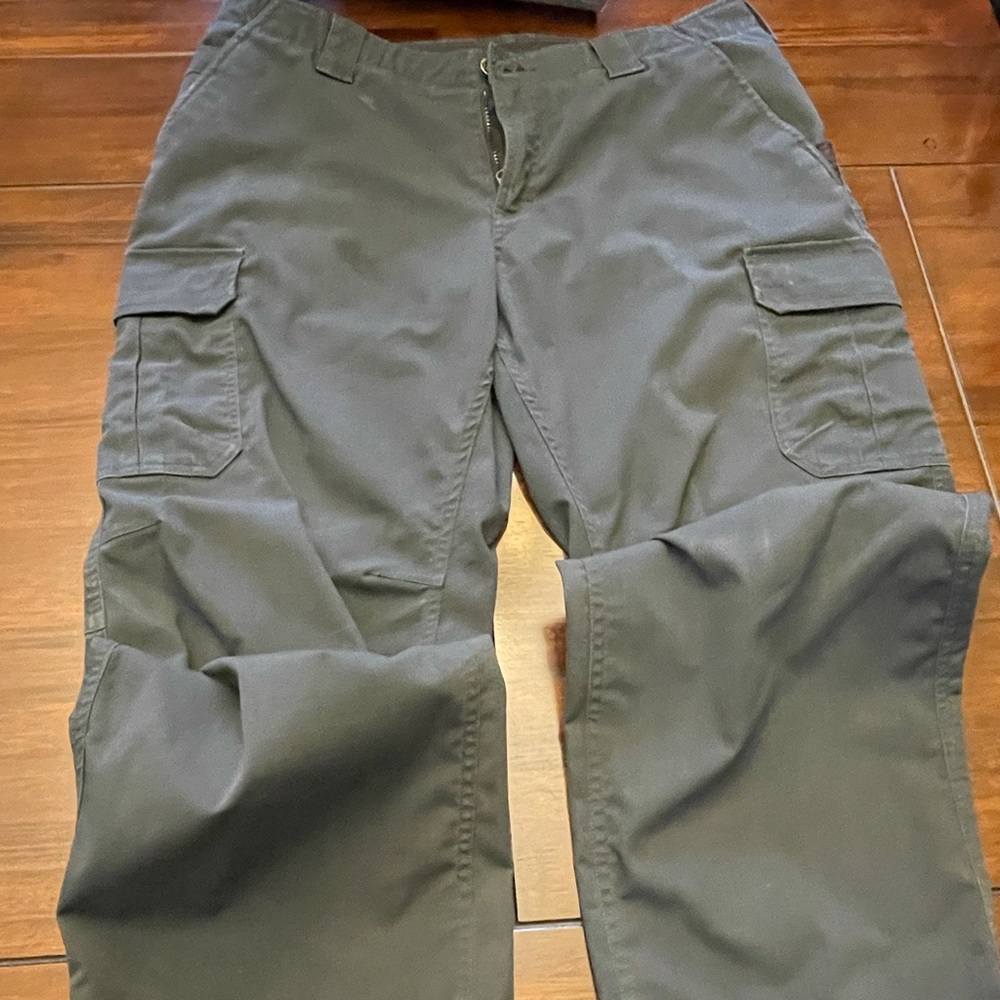 Under Armour cargo tactical pants.  38/34, Navy.